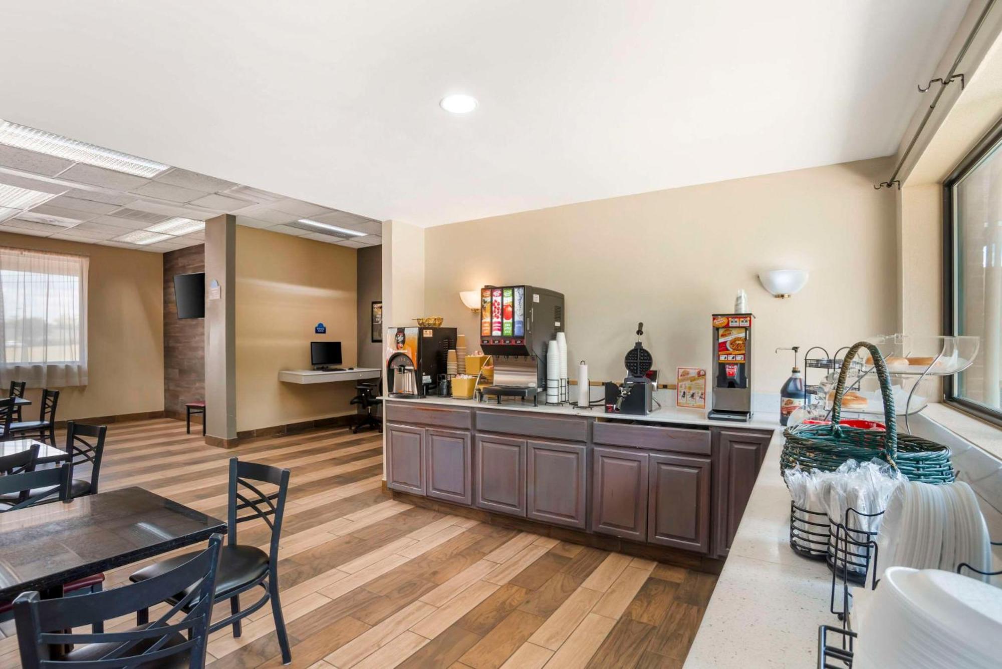 Quality Inn Near Speedway Вілкесборо Екстер'єр фото