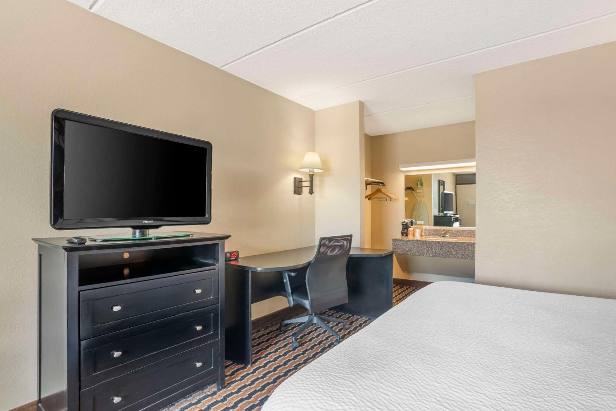 Quality Inn Near Speedway Вілкесборо Екстер'єр фото